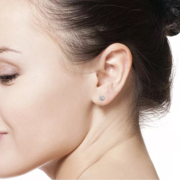 14k White Gold 0.50 Ctw Round Cut FL/D Brilliant GRA Moissanite Stud Earring 5mm - Picture 4 of 9